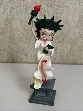Vintage 1999 Betty Boop Statue of Liberty White Dress Red Garter Wheatland 6”